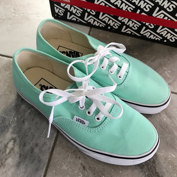 vans authentic style